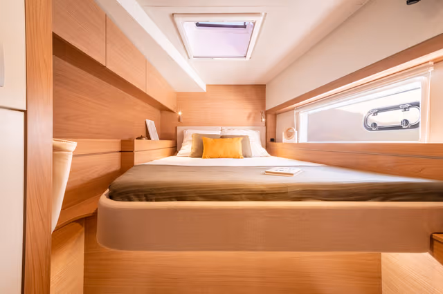 8_Double_bed_second_guest_cabin_29b9859c09